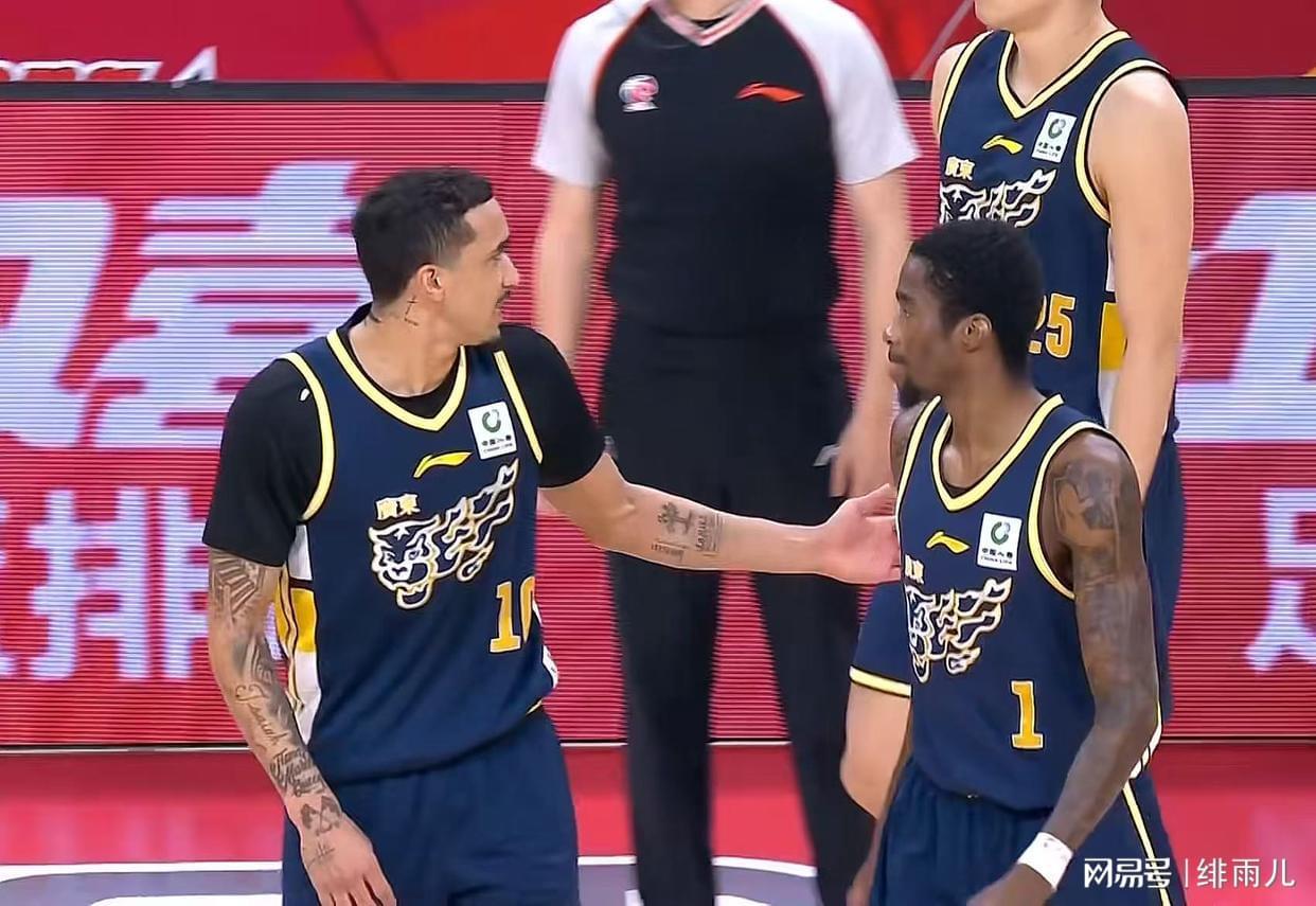 世界杯直播软件安装-恭喜杜锋!广东残阵打爆上海男篮,朱芳雨押宝2米18新大外援?