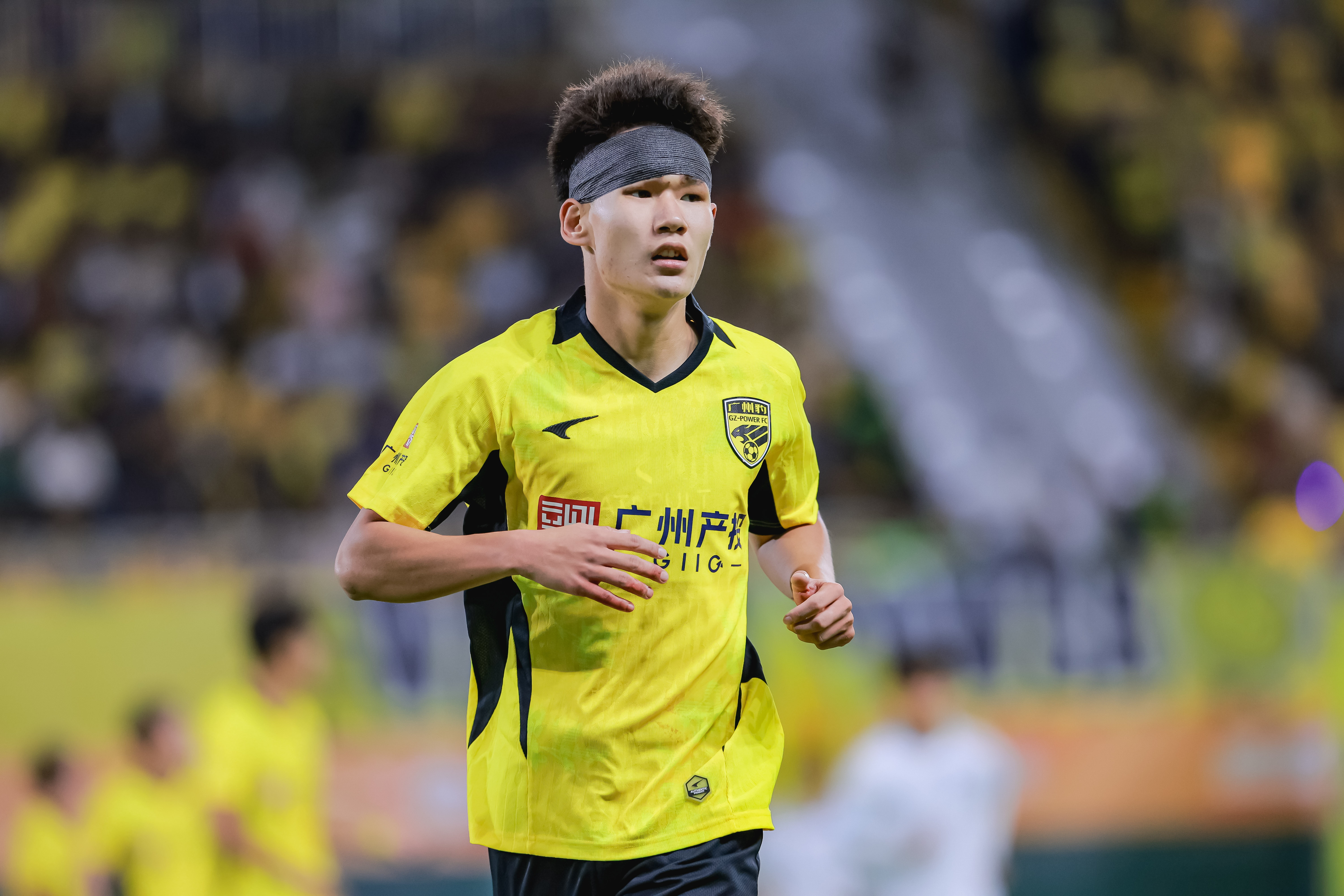 世界杯手机端指南-广州豹官方:杨浩眉弓伤口缝合30余针,预计5-7天后拆线